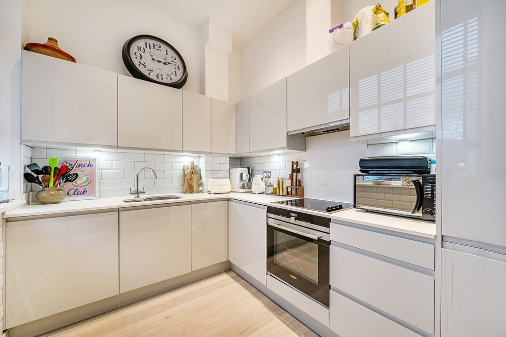 Property photo 3 of 26 Kitchen