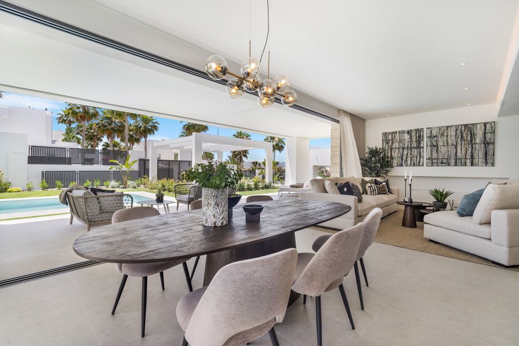 Property photo 2 of 38