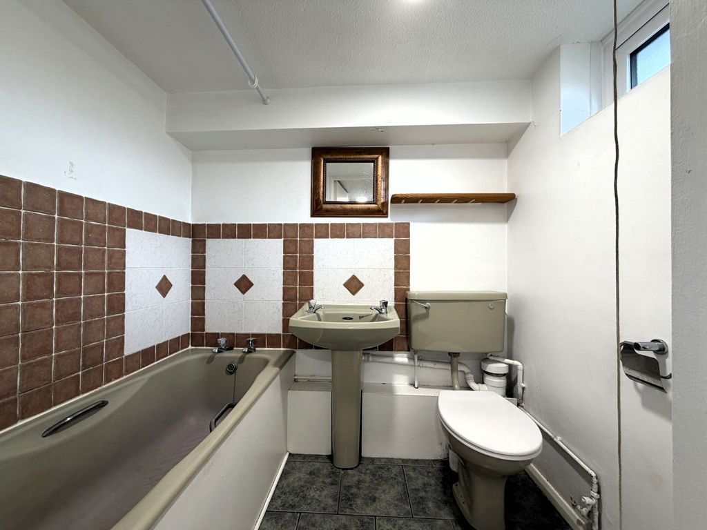 Property photo 3 of 24 Bathroom