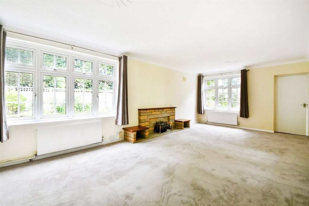 Property photo 3 of 12 Sitting Room