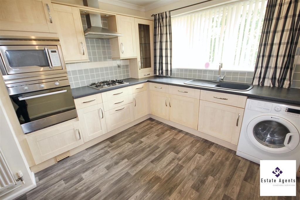 Property photo 2 of 14 Kitchen