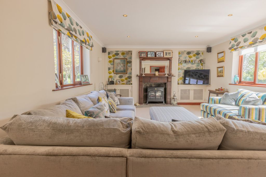 Property photo 2 of 37