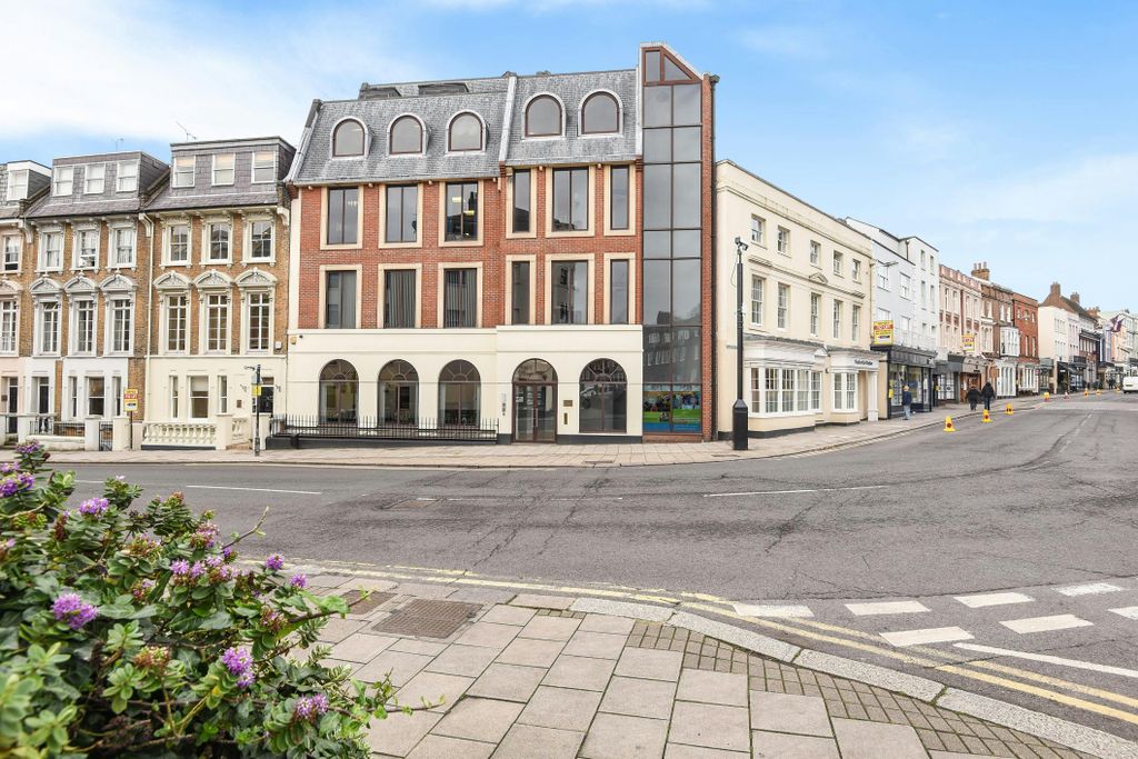 Property photo 1 of 10 Park Street Sheet Street High Street Windsor.Jpg