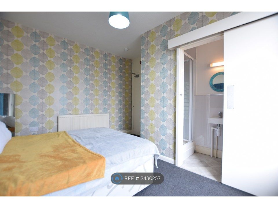 Property photo 1 of 14 Room 3 With En-Suite