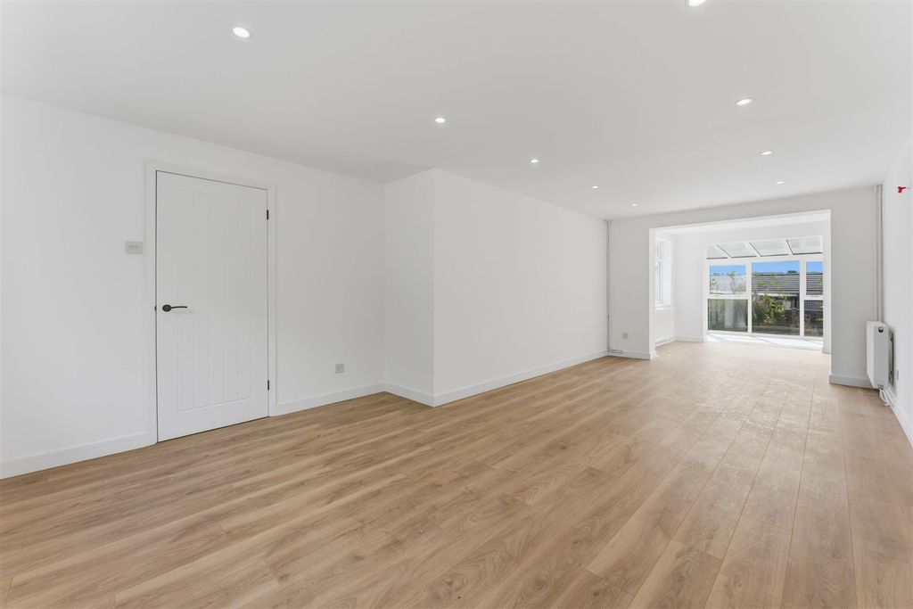 Property photo 2 of 27 Rockinghamroad_08.Jpg
