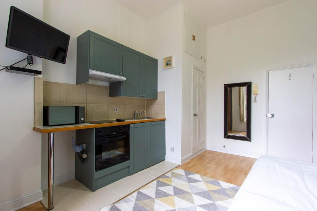 Property photo 1 of 5 Studio To Rent