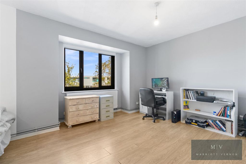 Property photo 3 of 11 Ludford Close 39 MV-5.Jpg