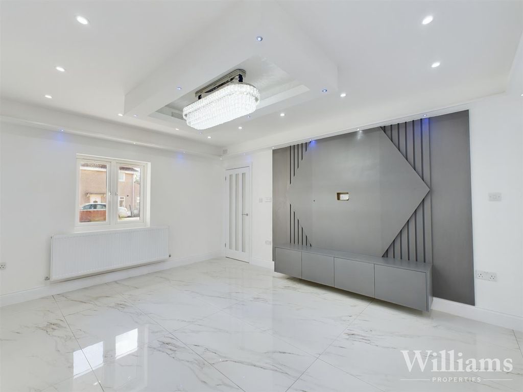 Property photo 2 of 17 Cam02962G0-Pr0106-Still005.Jpg