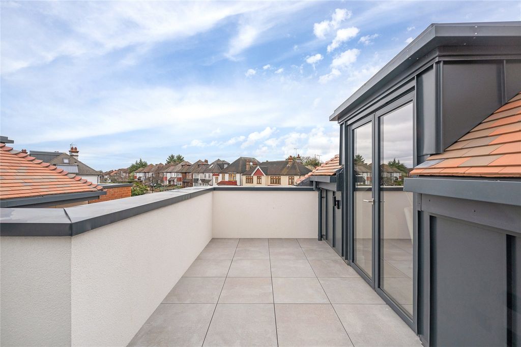 Property photo 2 of 8 Picture No. 15