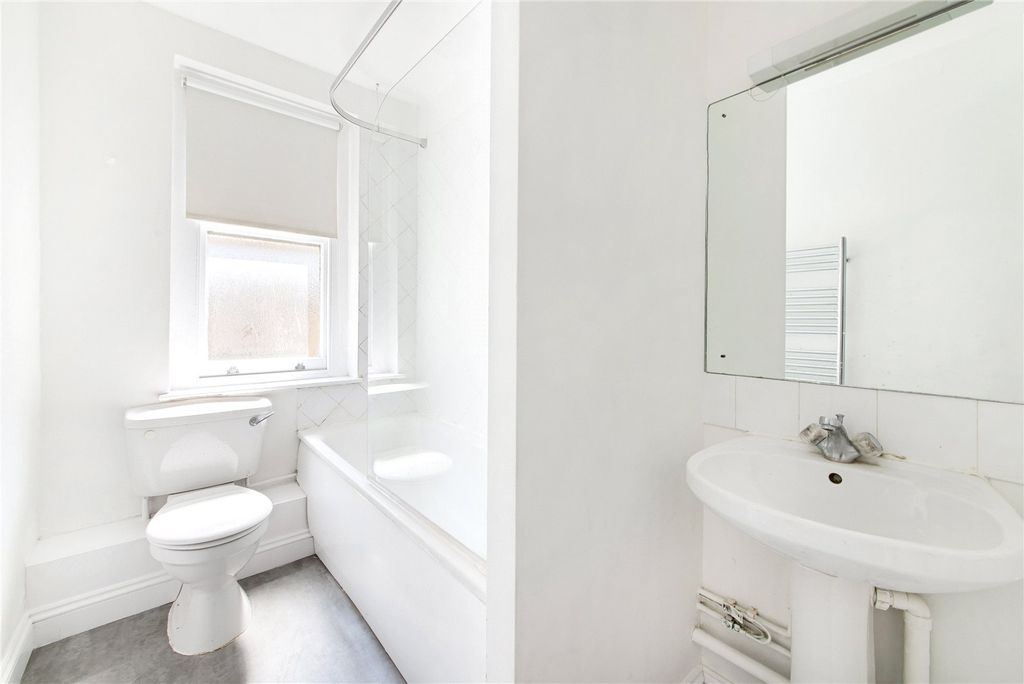 Property photo 3 of 10 Long Acre