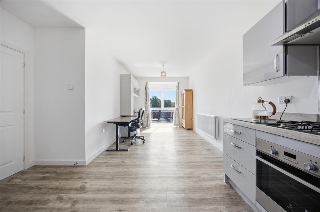 Property photo 3 of 11 Open Plan (3)