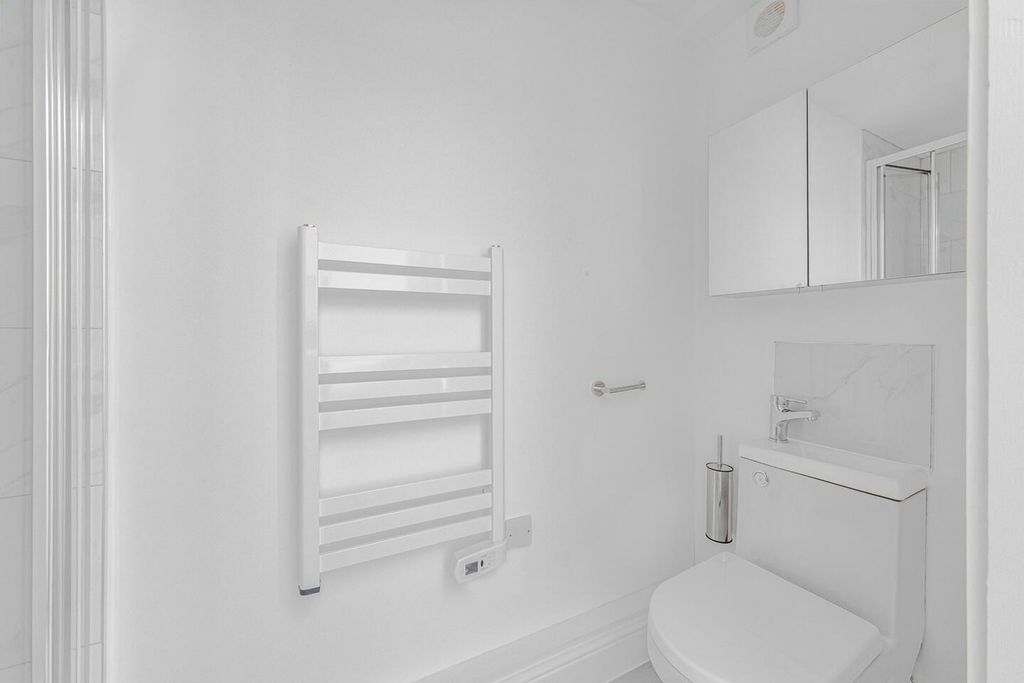 Property photo 2 of 6 Bathroom