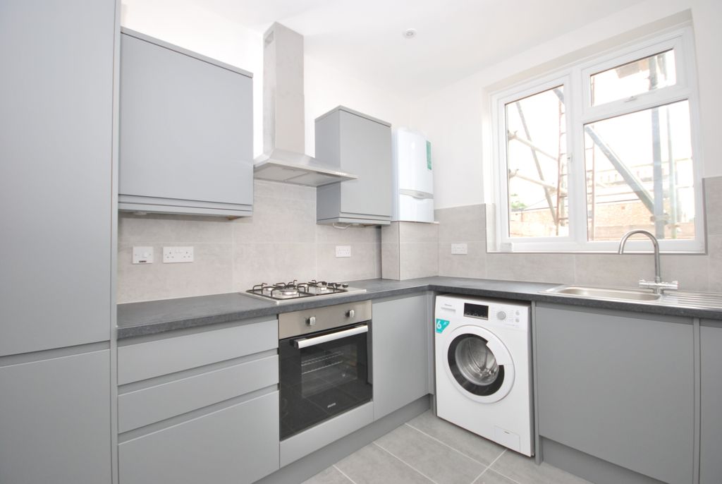 Property photo 2 of 14 Kitchen