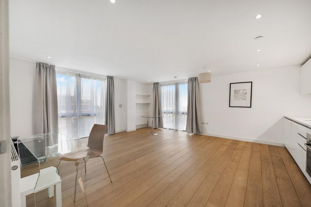 Property photo 2 of 11