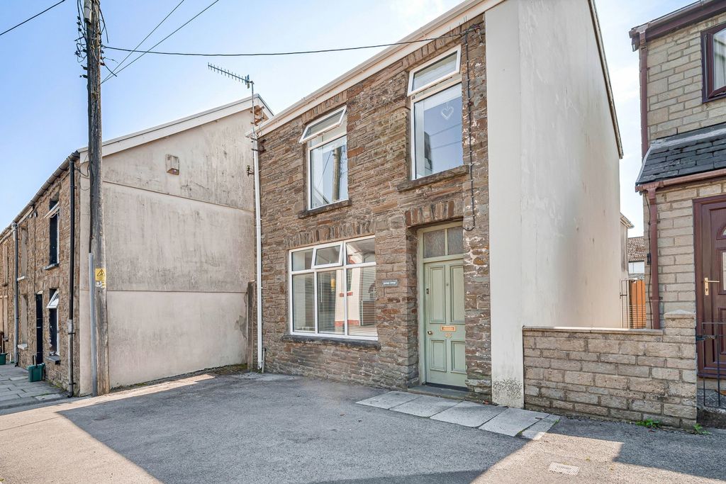 Property photo 2 of 32