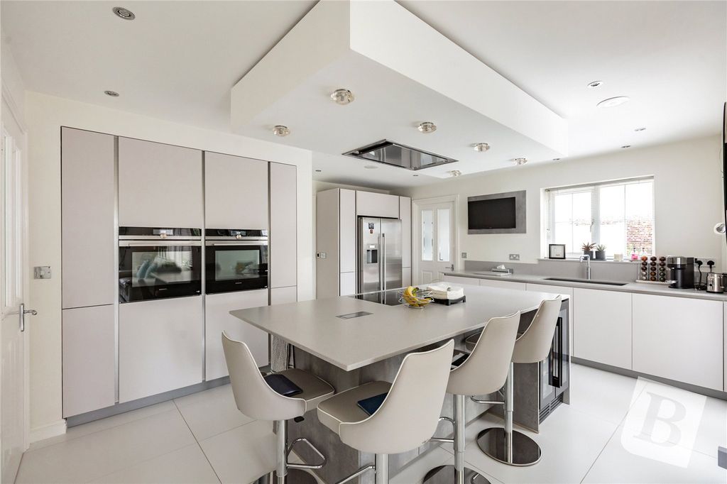 Property photo 1 of 33 Kitchen