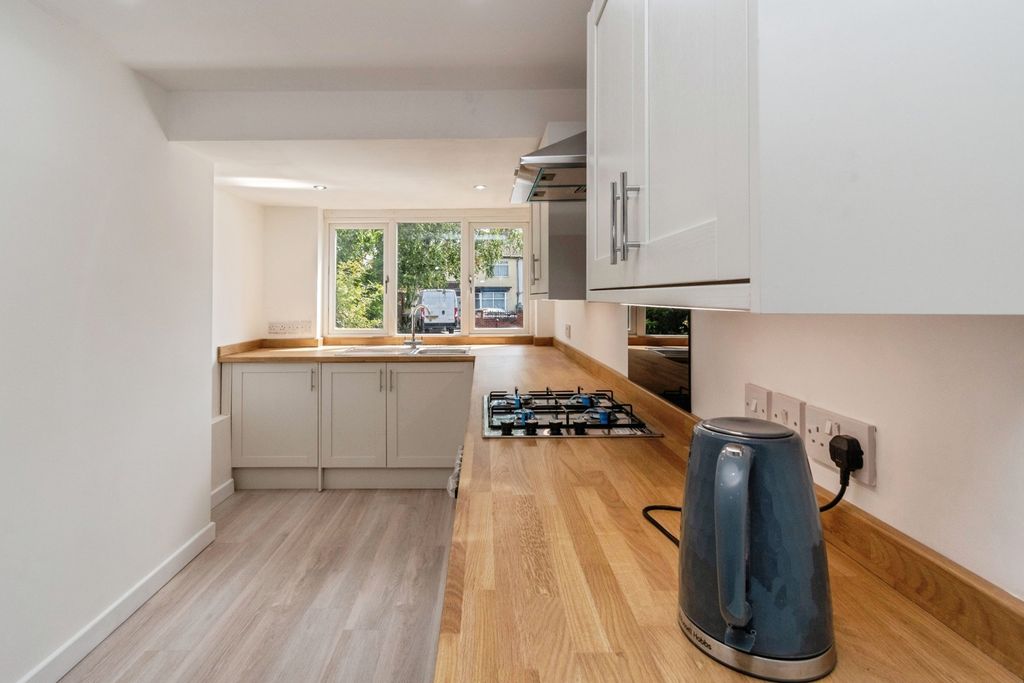 Property photo 3 of 20 Pbox-Img.Jpg