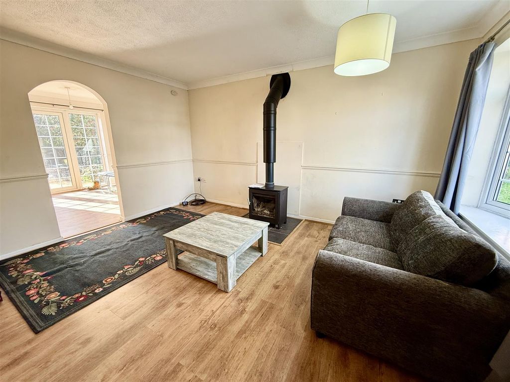 Property photo 2 of 14 Lounge