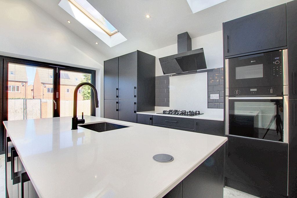 Property photo 3 of 32