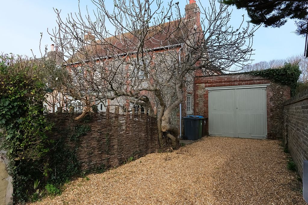Property photo 3 of 19