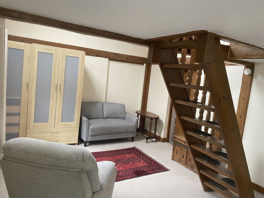 Property photo 2 of 13 Lounge