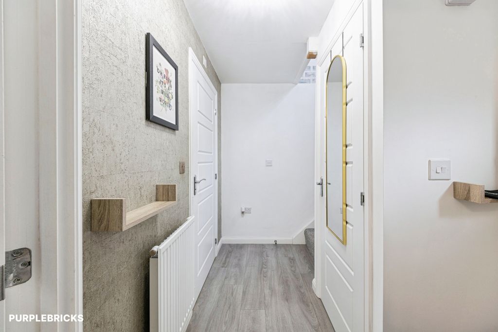 Property photo 2 of 12 Entrance Hallway