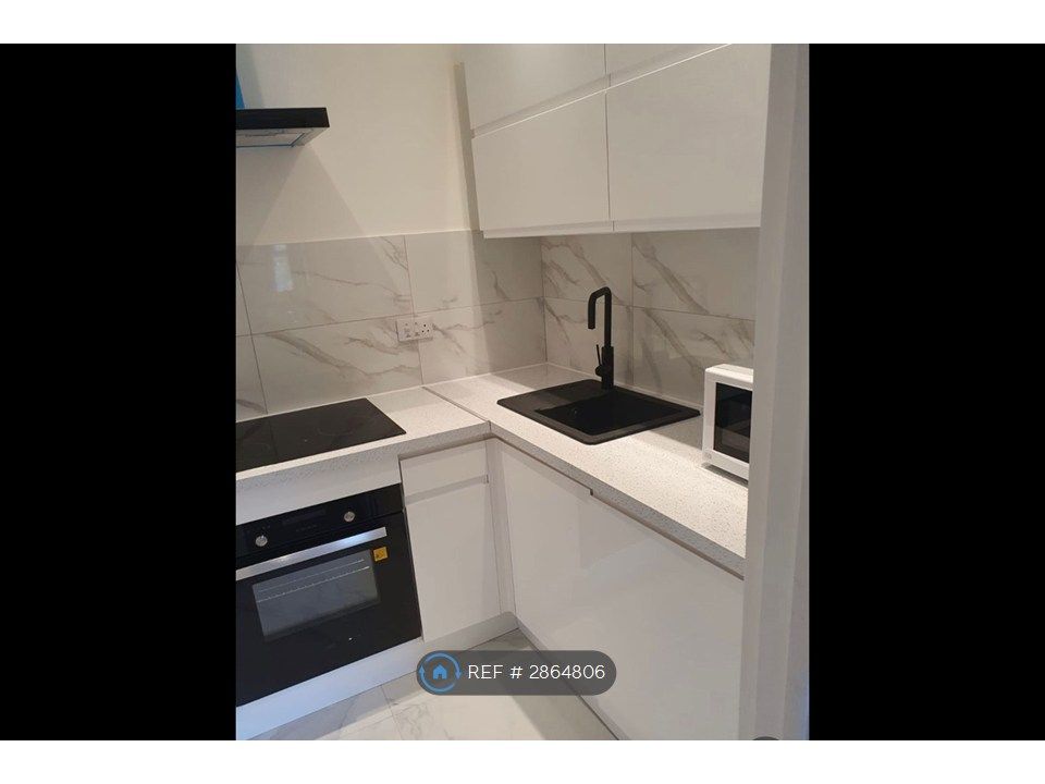 Property photo 2 of 6 Modern Kitchen