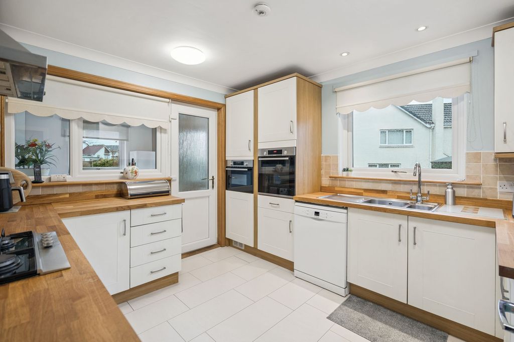 Property photo 3 of 28 Kitchen