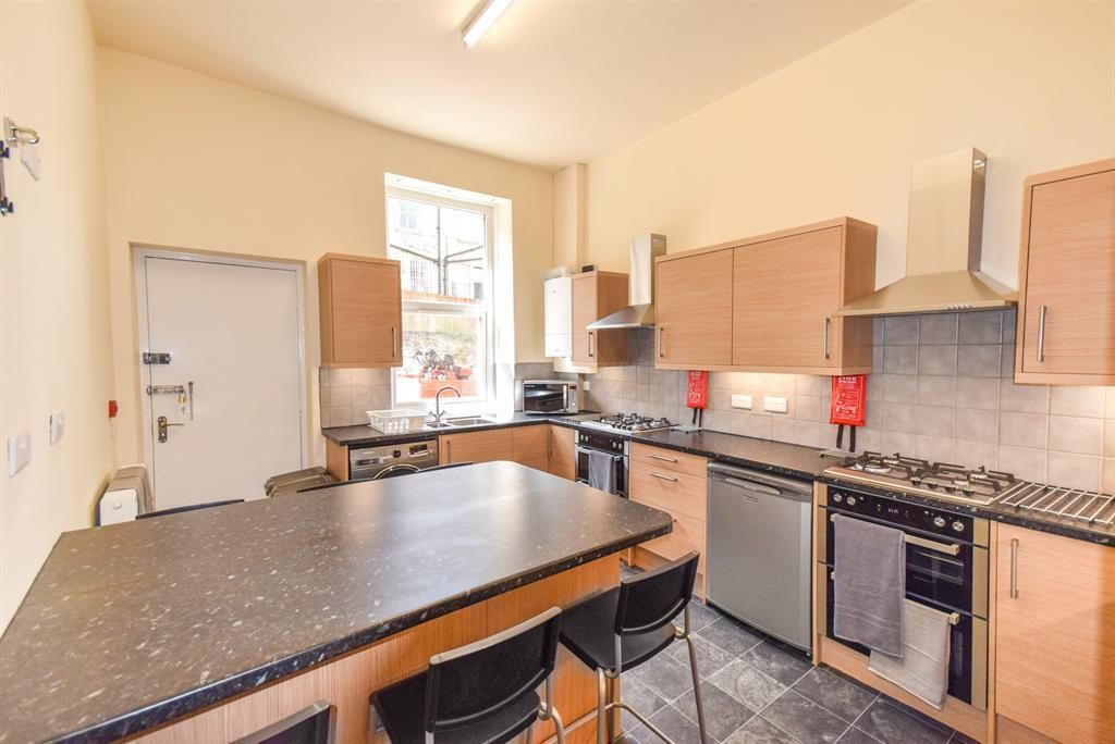 Property photo 2 of 5 14 Commercial Street 1.Jpg