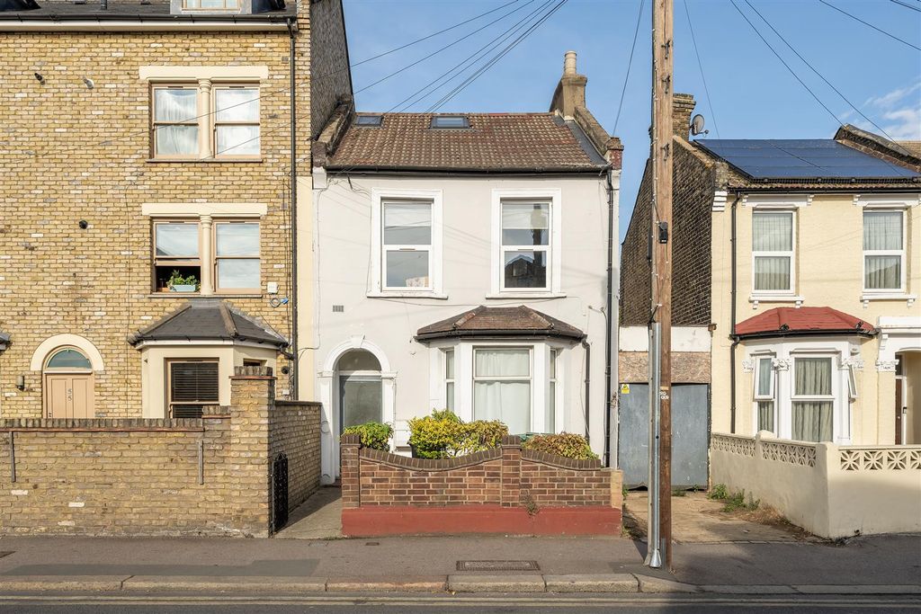 Property photo 1 of 18 Oliver Road, E10