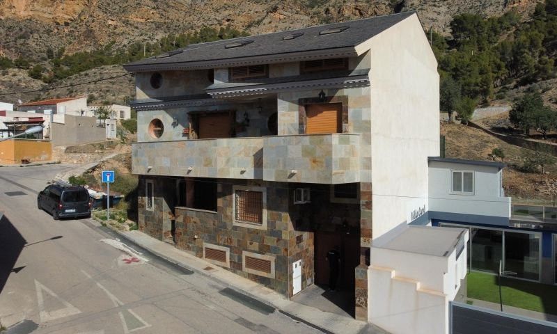 Property photo 1 of 39