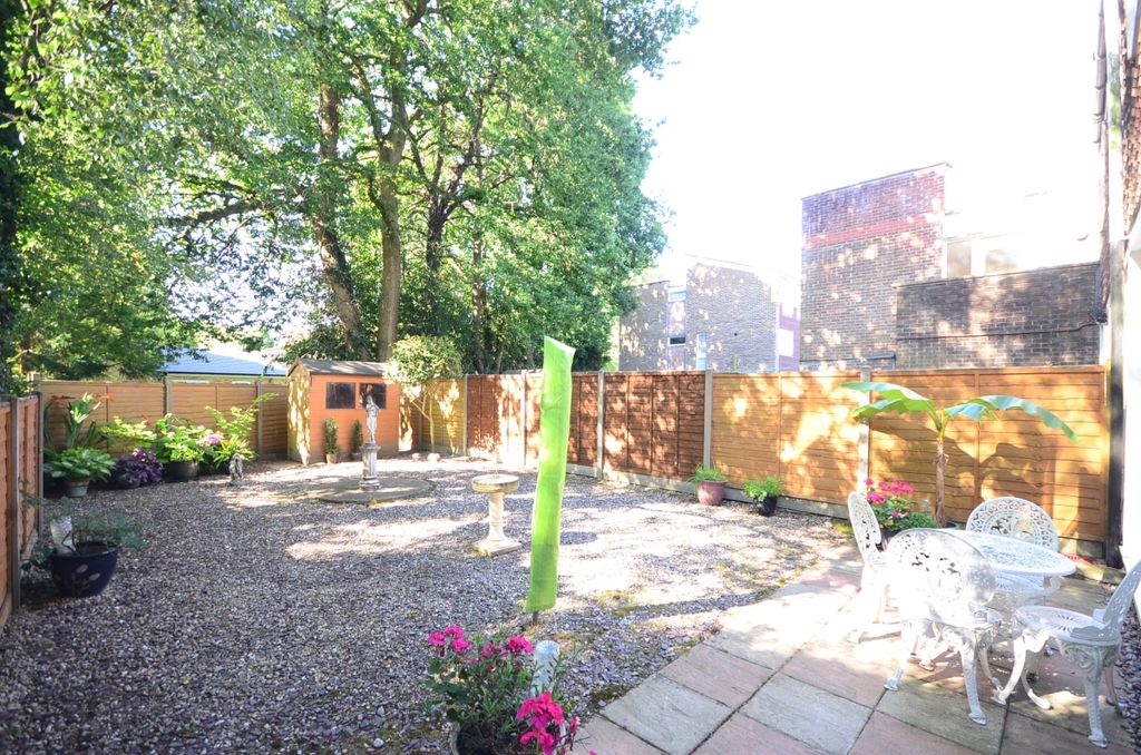 Property photo 1 of 10 Garden