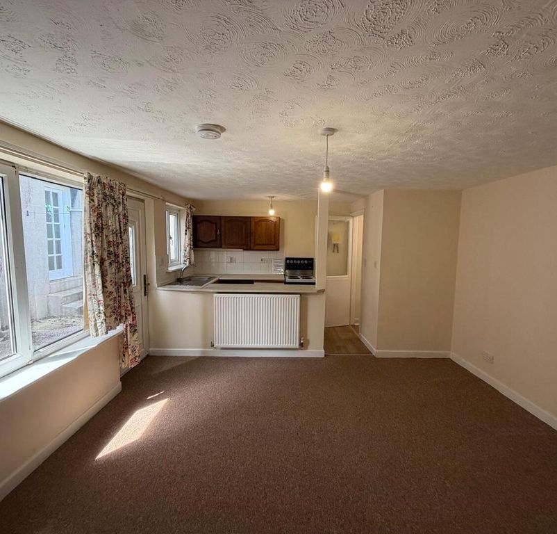 Property photo 1 of 5 Living Room