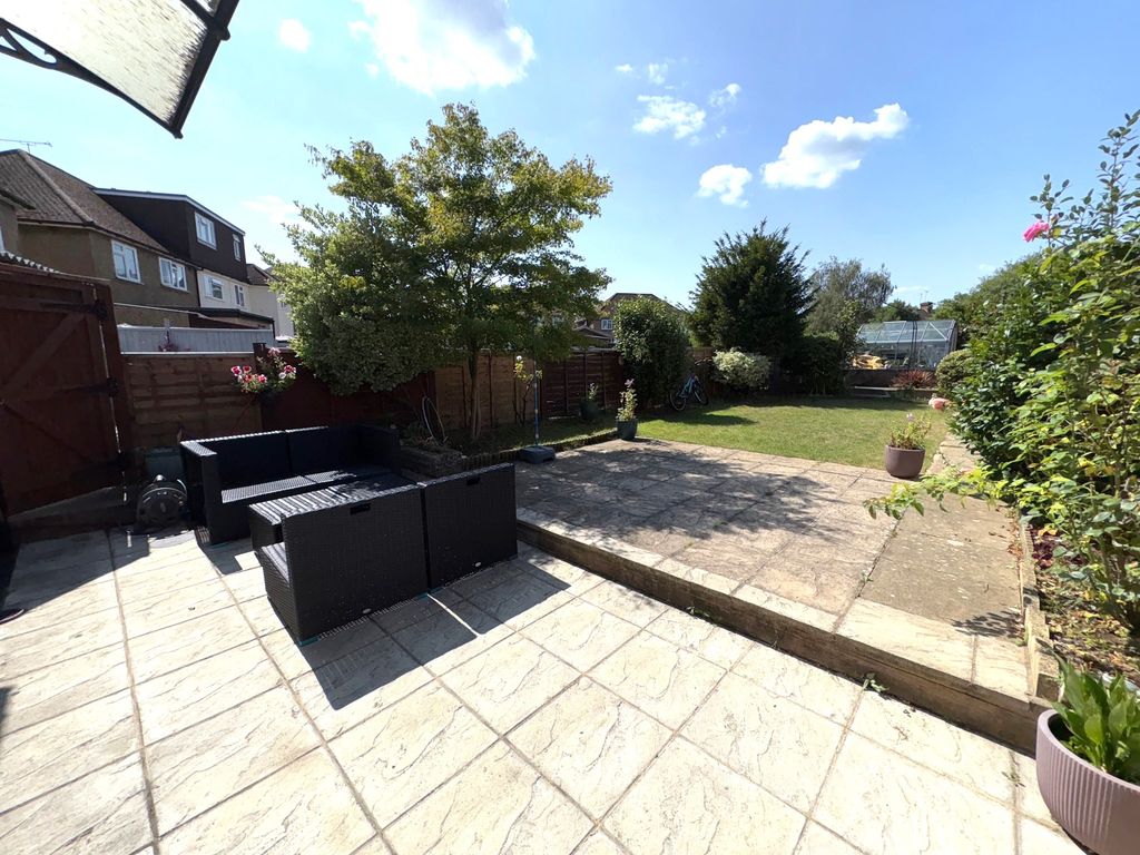 Property photo 2 of 12 11Boleyndrivegarden