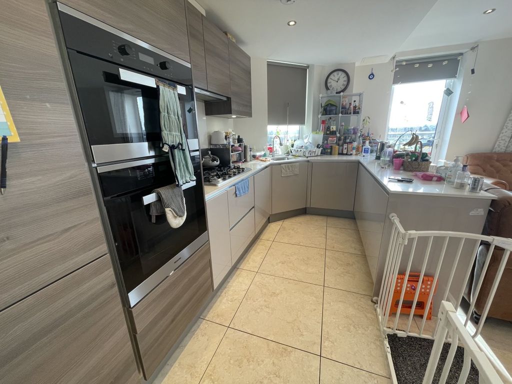 Property photo 3 of 25