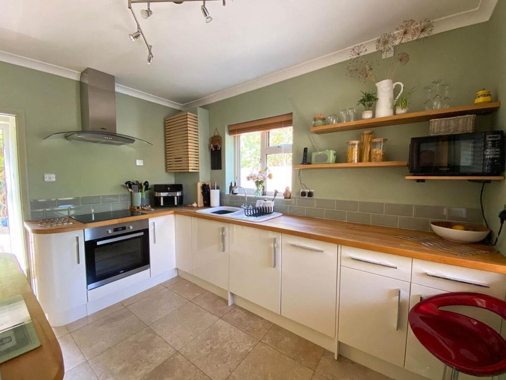 Property photo 3 of 20 64c38051-5A6B-4E49-9De5-17E2F176E7d3.Jpg