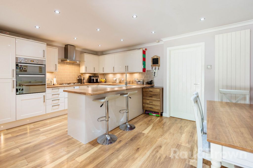 Property photo 2 of 52