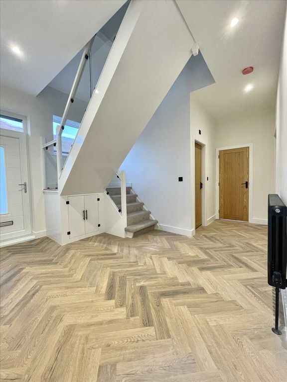 Property photo 2 of 21 Entrance Hall