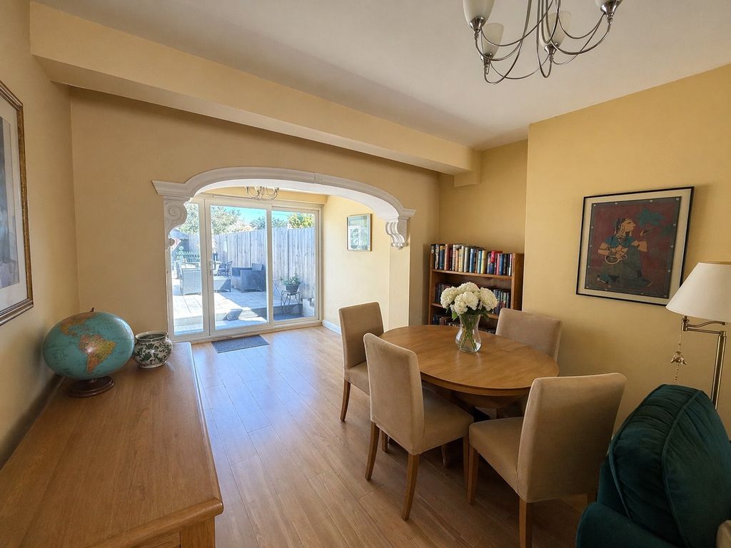 Property photo 3 of 12 Picture 3