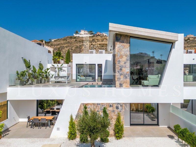 Property photo 2 of 38