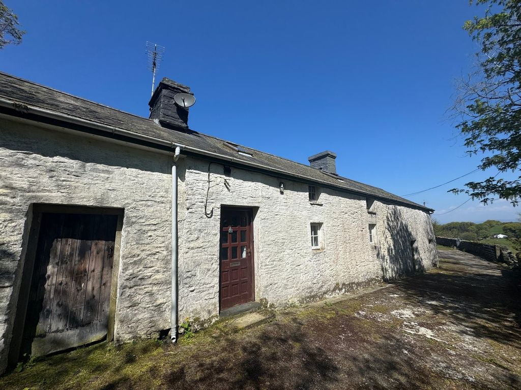Property photo 2 of 22