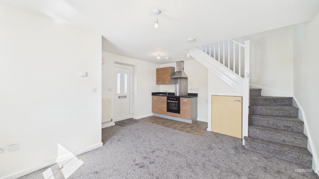 Property photo 3 of 10 5375972