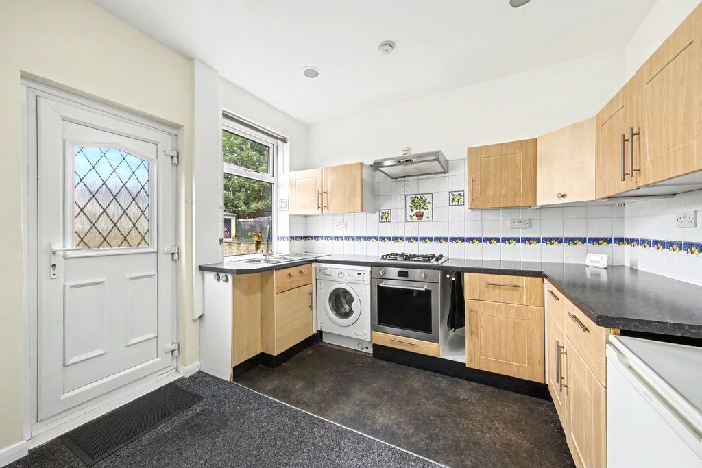 Property photo 3 of 25 Kitchen