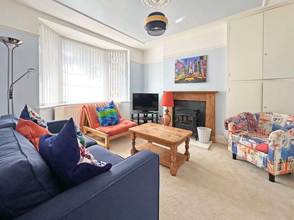 Property photo 3 of 17 Sitting Room