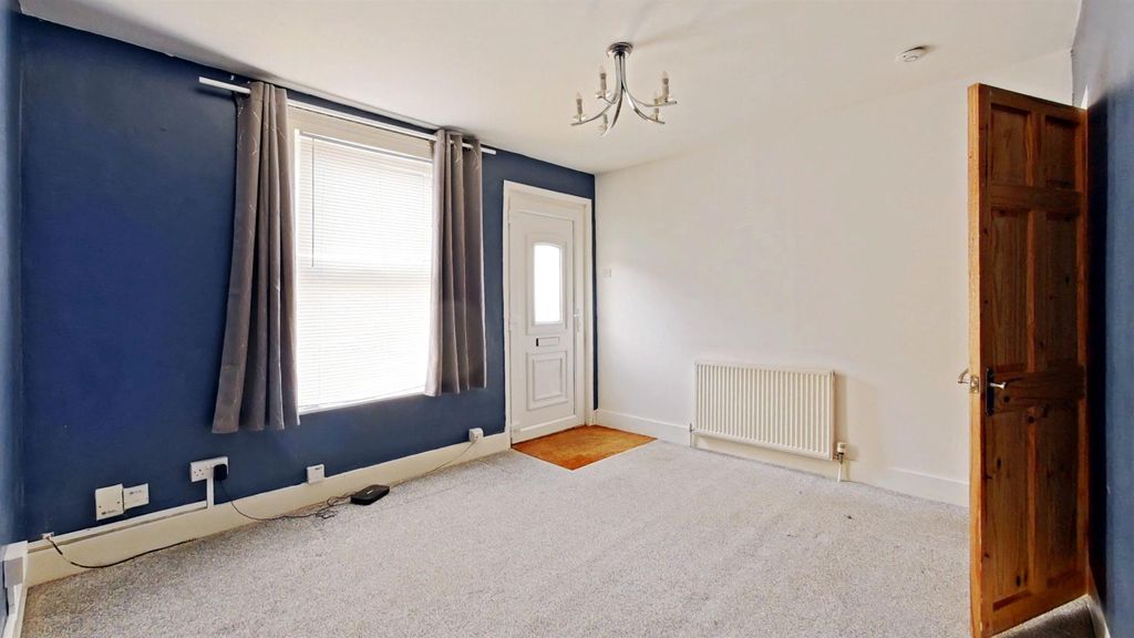 Property photo 3 of 15 Lounge (2)_Pe.Jpg