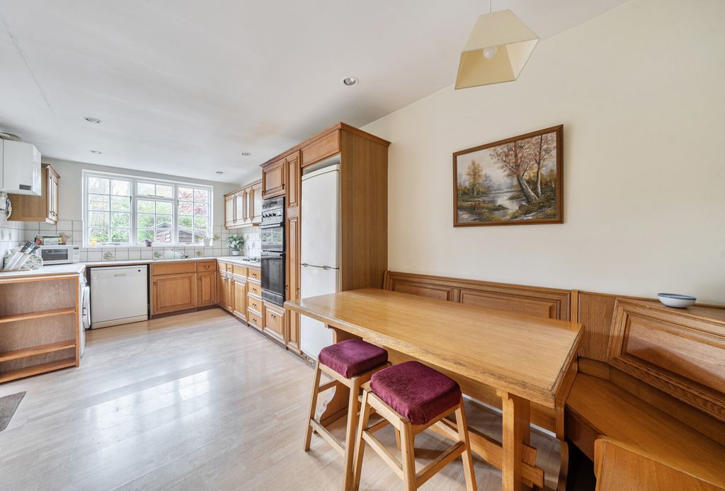 Property photo 3 of 11 1438372-10-69Cbab...