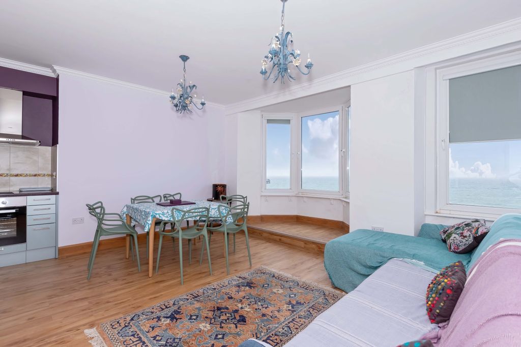 Property photo 1 of 21 Kings Road