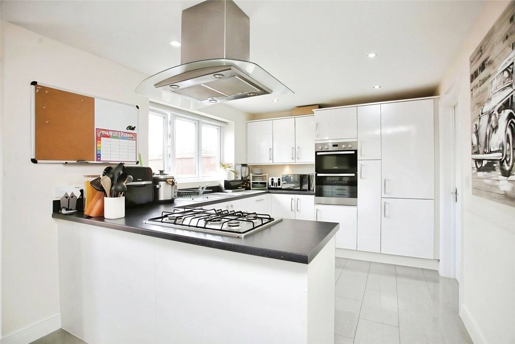 Property photo 3 of 10 Kitchen Diner