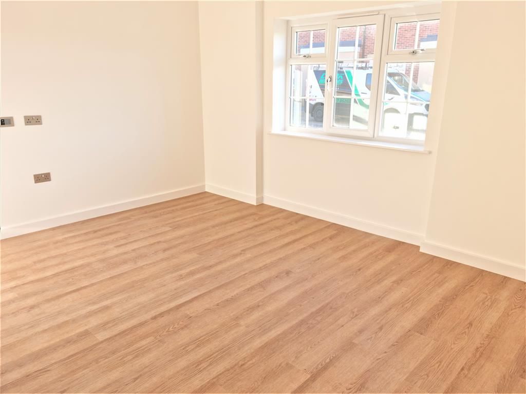Property photo 3 of 11 Living Room