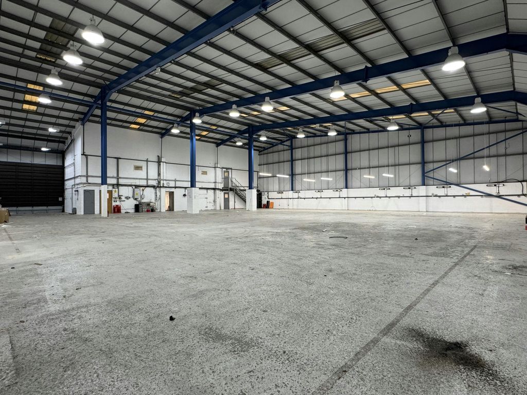 Property photo 2 of 9 Warehouse